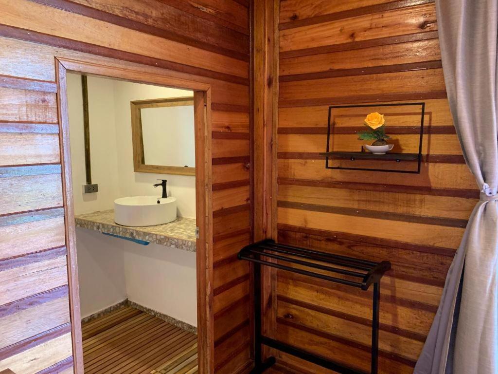 Pitiusas Beach Resort Koh Lipe Ngoại thất bức ảnh